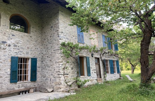 Les Thuiles House | Restored farmhouse with large garden near Barcelonnette