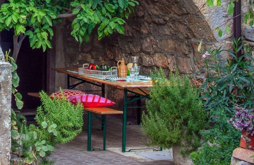 Kornic House | Restored farmhouse near the sea