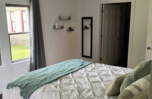 Fort Smith House | Restored Historic Carriage House walking distance to Downtown and the Riverfront