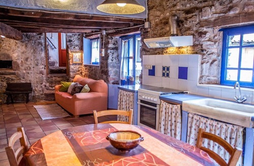 Riudaura Cottage | Restored mill 4 p, heated communal swimming pool (S Sta. to P. Decbre.)
