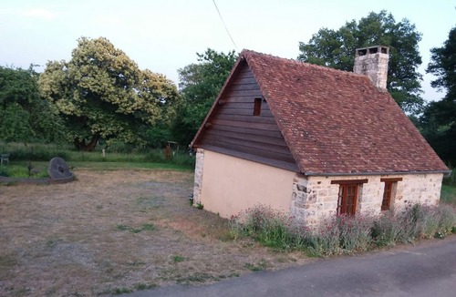 Champsecret Cottage | Restored old house with wood stove and pets allowed