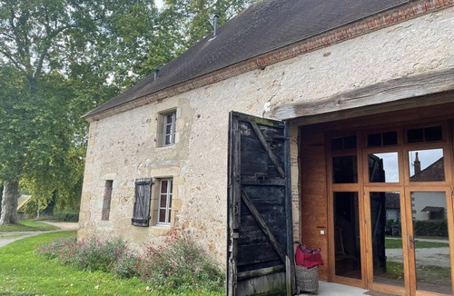 Sauvagny Cottage | Restored Shepherd's Hut, Pets Allowed