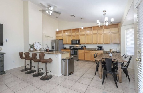 Cancion De La Luna House | RestReady 4BR for Bikes & Hikes!