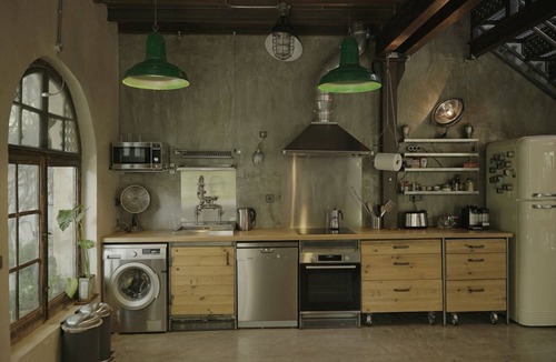 Estrella Ski Chalet | Retiro Park Industrial House
