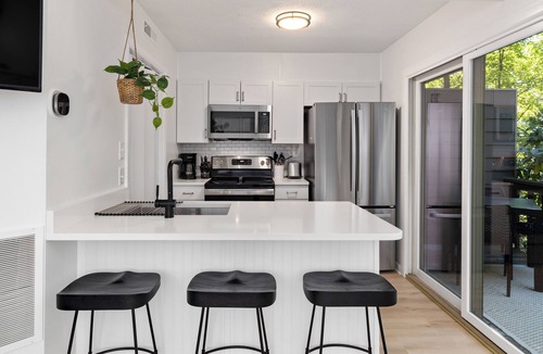 Wintergreen Condo | Retreat @ 3 Ridges/3 min walk -> Slopes & Dining
