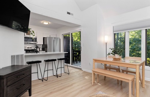Wintergreen Condo | Retreat @ 3 Ridges/3 min walk -> Slopes & Dining