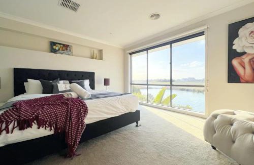 Sanctuary Lakes House | Retreat Andrew House