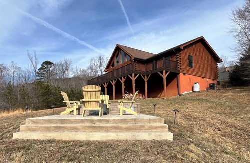 Stokes Cabin | Retreat at Hanging Rock, Steps from the Dan River!