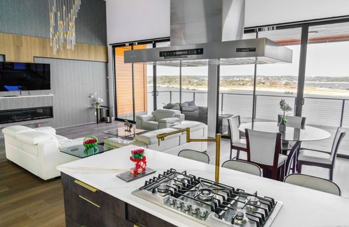 Vineyard Bay House | Retreat at Lake Travis Austin/Water Front/Boating