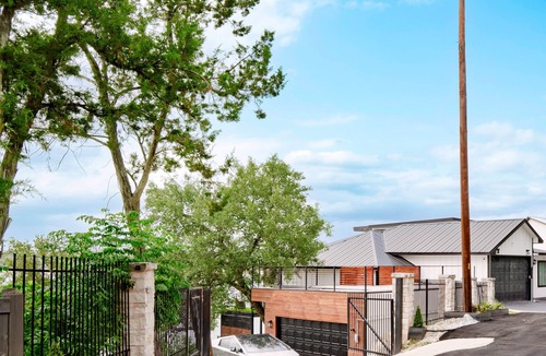 Vineyard Bay House | Retreat at Lake Travis Austin/Water Front/Boating