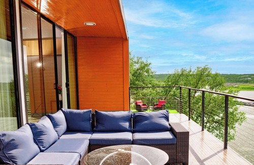 Vineyard Bay House | Retreat at Lake Travis Austin/Water Front/Boating