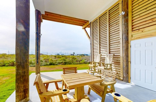 Gilchrist House | Retreat | Bay Views | Large Deck | Family Fun