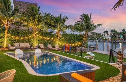 Barrier Island House | Retreat by Beach Waterfront Lago Key