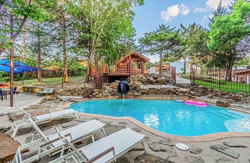 Midlothian House | Retreat Hidden Bridge | A Retreat DFW Experience