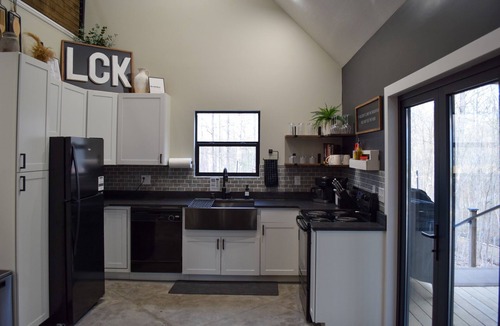 Nancy House | Retreat: Hot Tub & Huge Deck!