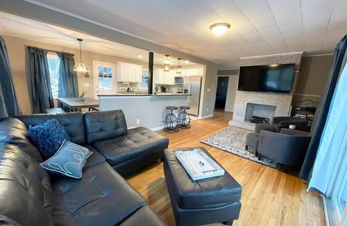 Rotterdam House | Retreat in a Serene and Expansive Natural Setting