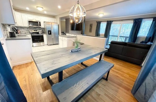 Rotterdam House | Retreat in a Serene and Expansive Natural Setting