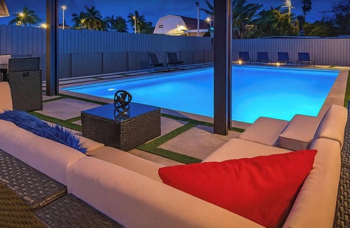 Coral Terrace House | Retreat Near MIA Heated Pool, BBQ & Playground