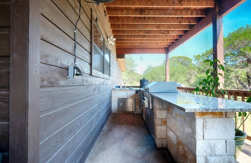 Oatmeal House | RETREAT NEXT TO FLAT CREEK WINERY, Pool,Billiard Table,Outdoor Kitchen, Fire Pit