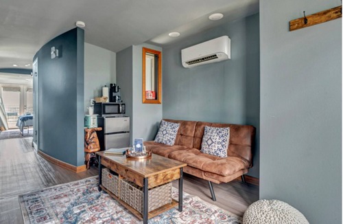 Cottonwood Shores House | Retreat on the Hill: Curves Container Unit w/Views