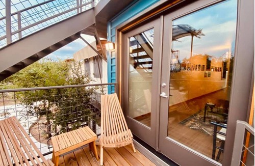 Cottonwood Shores House | Retreat on the Hill: Curves Container Unit w/Views