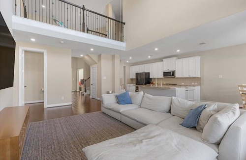 Pecan Grove House | Retreat Pool & Spa – Perfect for Families, Groups!