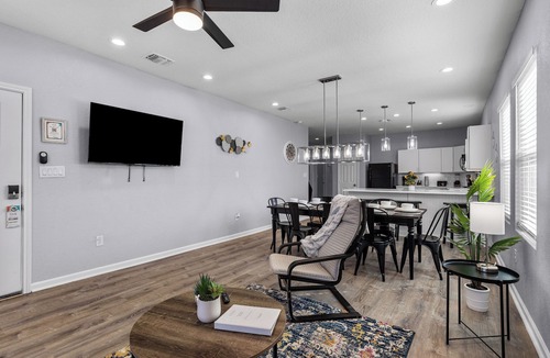Denver Heights Cottage | Retreat to a Brand-new Downtown Home 4br/3ba!