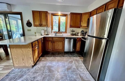 East Stroudsburg Ski Chalet | Retreat to Jackson's Ridge and enjoy the Poconos!