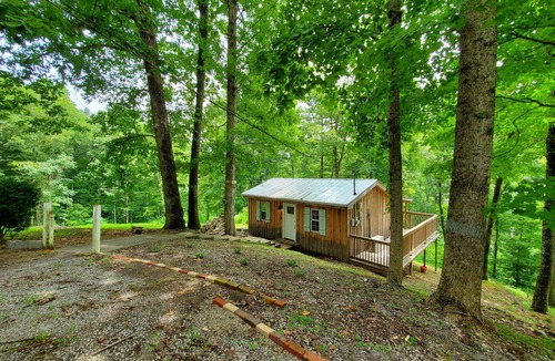 Smithville Cabin | Retreat to Your Private Haven in the Trees