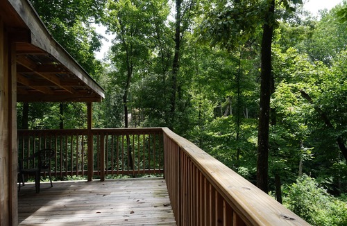Smithville Cabin | Retreat to Your Private Haven in the Trees