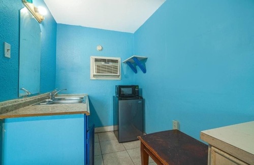 Flour Bluff Hotel | Retreat Unit Free Parking Near Mustang Island Beach And Local Sights
