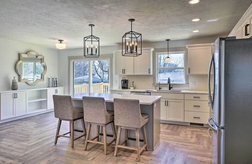 Springfield Cottage | Retreat w/Deck ~ 9 Mi to Downtown Springfield
