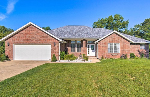 Nixa House | Retreat w/ Fire Pit ~ 16 Mi to Springfield!