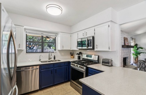 Round Rock House | Retreat w/Heated Pool, Hot Tub, Cold Plunge, Game Room, Massage Chair – Close to Kalahari Resort