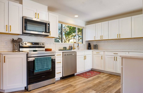 Inez House | Retreat w/HotTub, Steam Room, BBQ, Arcade, Nintendo Switch, WorkSpace & W/Dn