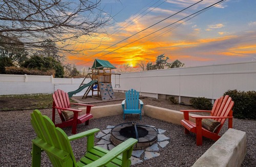 Inez House | Retreat w/HotTub, Steam Room, BBQ, Arcade, Nintendo Switch, WorkSpace & W/Dn