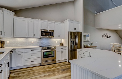 Sea Pines Condo | Retreat w/panoramic lagoon views, shared pool, golf courses & tennis courts