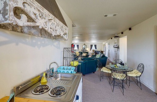 Leon Junction House | Retreat w/Pond Access & Views in Temple