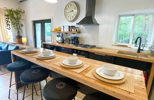 Harbert House | Retreat WithInn-Relaxation Centrally Located to Beaches and Walkable Restaurants
