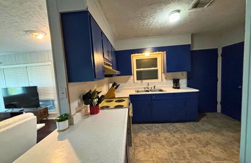 North Shore Apartment | Retro 1BR Near Downtown | Quiet & Comfy Stay