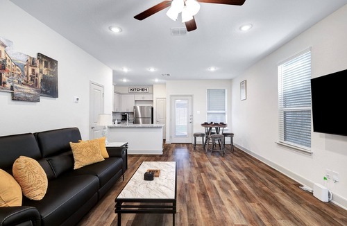 San Antonio House | Retro - A Birdy Vacation Rental