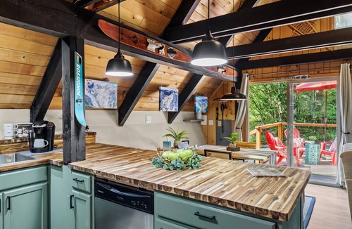 Skykomish Cabin | Retro A-Frame Hot Tub Firepit Stevens Pass