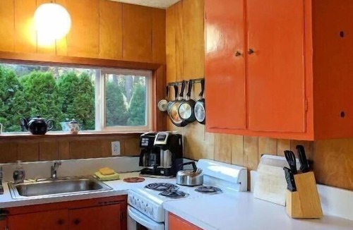 Florence Cabin | Retro A-Frame -Walk to Heceta Beach-Anchor's A-Way