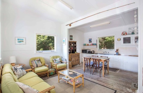Kioloa House | Retro Beach Cottage S