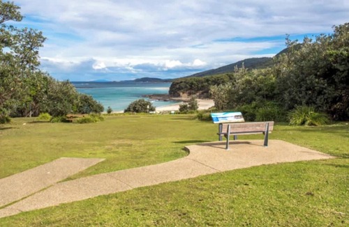 Kioloa House | Retro Beach Cottage S