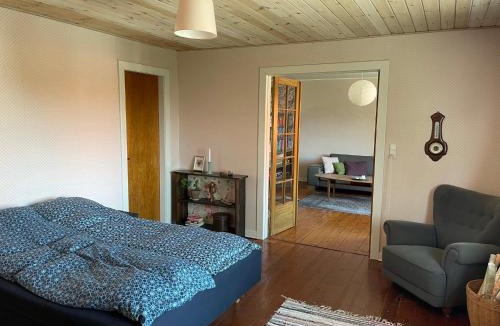 Kolind Apartment | Retro bolig - fyldt med hygge! Ingen luksus