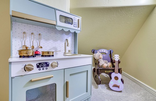 Spanish Fork Cottage | Retro + Bright! Family-friendly Daylight Unit