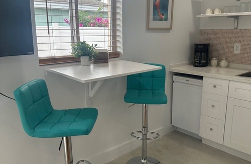 Garden Isles Apartment | Retro Bungalow & Private Yard 2.5mi. from Beach