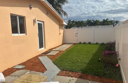 Garden Isles Apartment | Retro Bungalow & Private Yard 2.5mi. from Beach