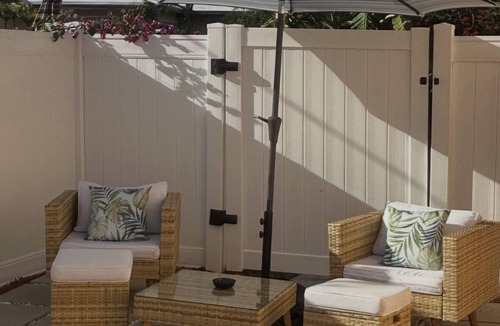 Garden Isles Apartment | Retro Bungalow & Private Yard 2.5mi. from Beach